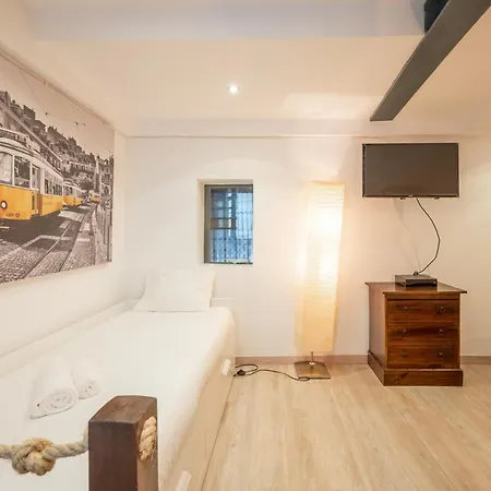 Apartment Cozy Getaway In Alfama By Lovelystay