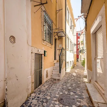 Appartamento Cozy Getaway In Alfama By Lovelystay Lisbona