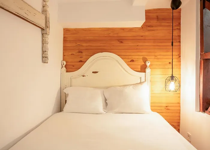 Cozy Getaway In Alfama By Lovelystay شقة