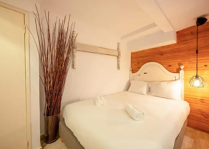 Cozy Getaway In Alfama By Lovelystay * Lisboa