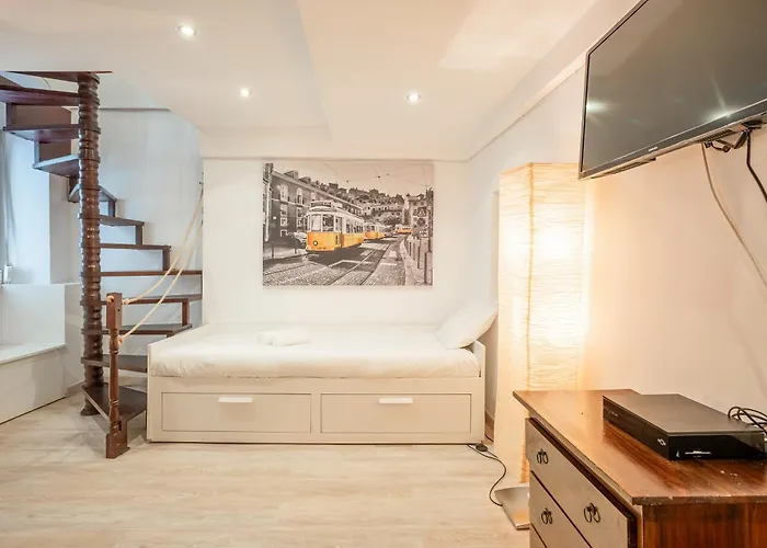 Cozy Getaway In Alfama By Lovelystay شقة