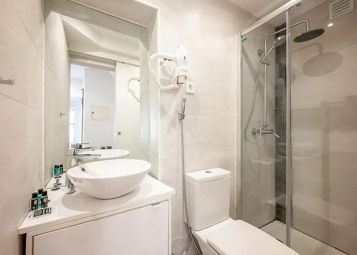 Cozy Getaway In Alfama By Lovelystay شقة Lisboa