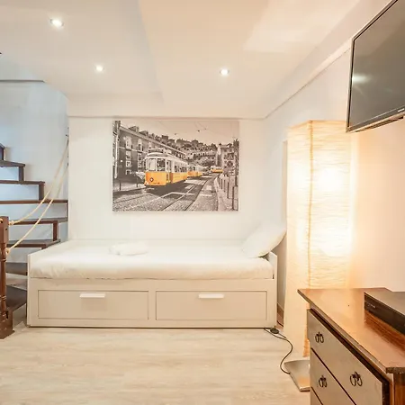 Cozy Getaway In Alfama By Lovelystay Lägenhet